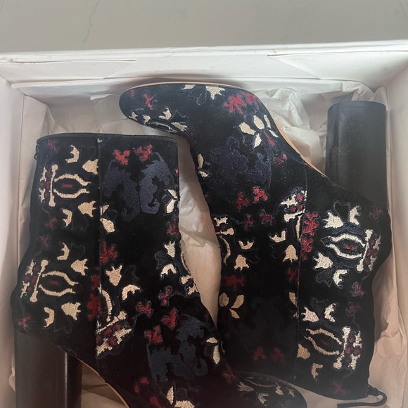 ISABEL MARANT embroidered velvet  Ankle boot, size 9, - Picture 5 of 6